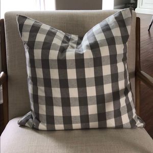 2 Gingham pillow cases